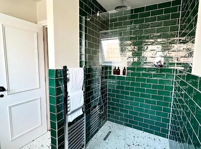 Redland Suites - Apartment 7